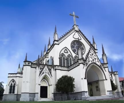 optimized-holy_cross_cathedral_3
